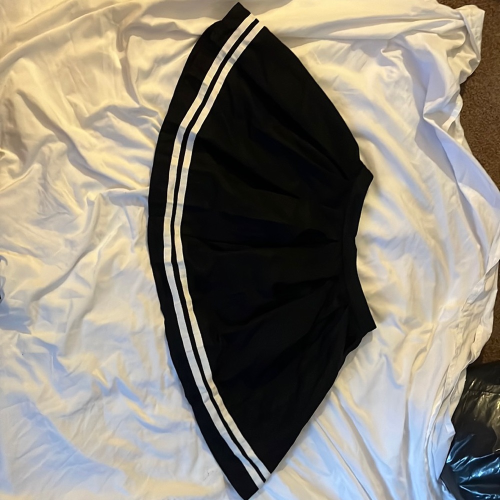 Hot topic small black with white stripes skirt